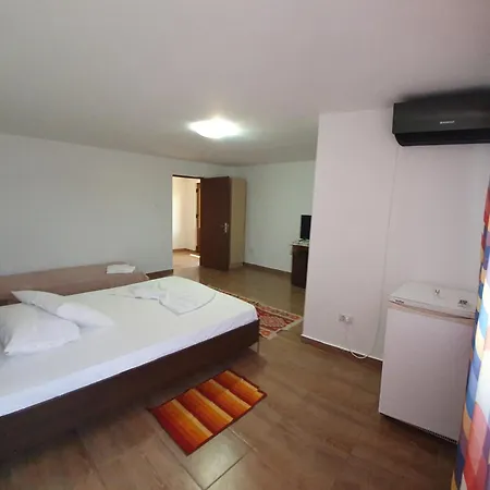 De Inchiriat Alex Homestay